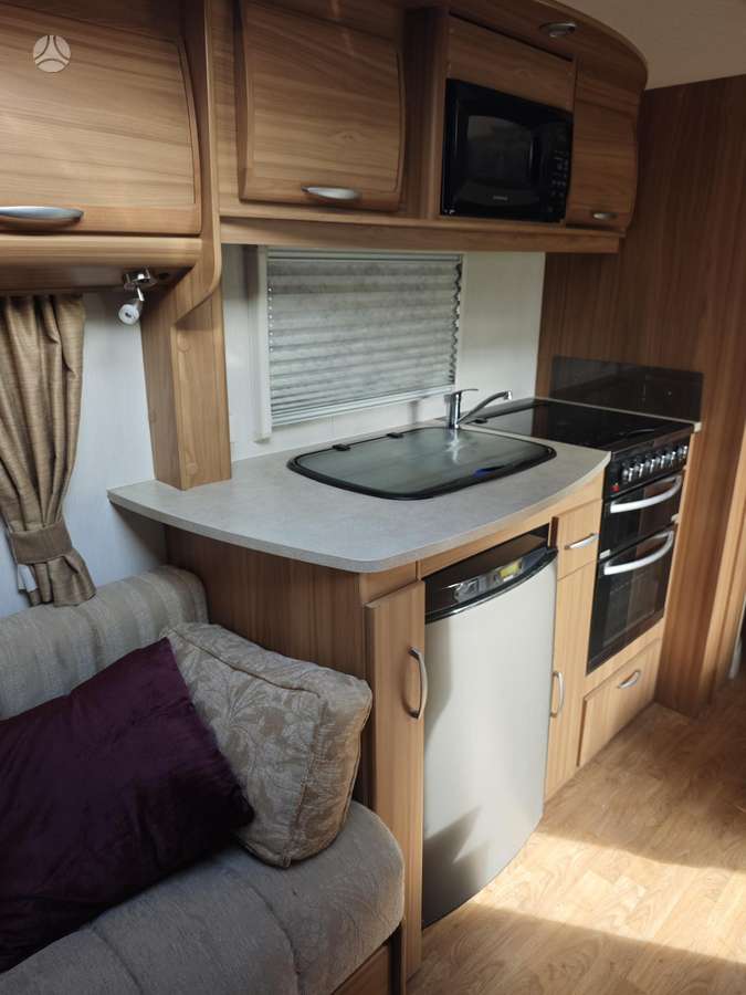 Lunar CLUBMAN Ck, кемперы