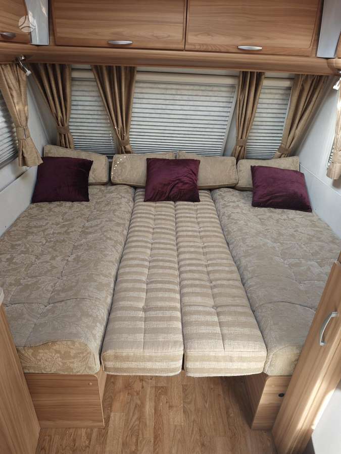 Lunar CLUBMAN Ck, кемперы