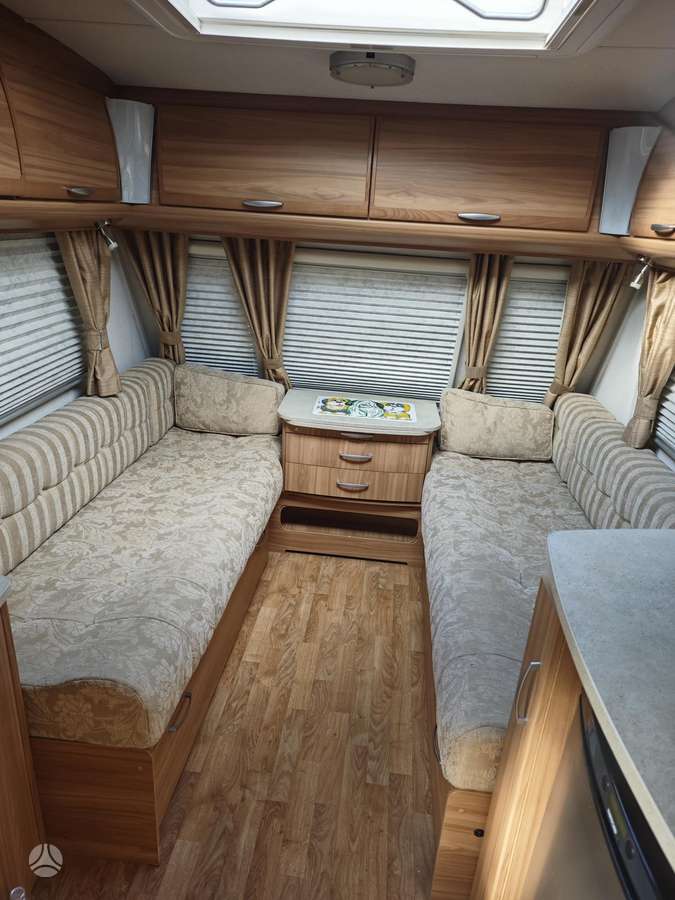 Lunar CLUBMAN Ck, кемперы