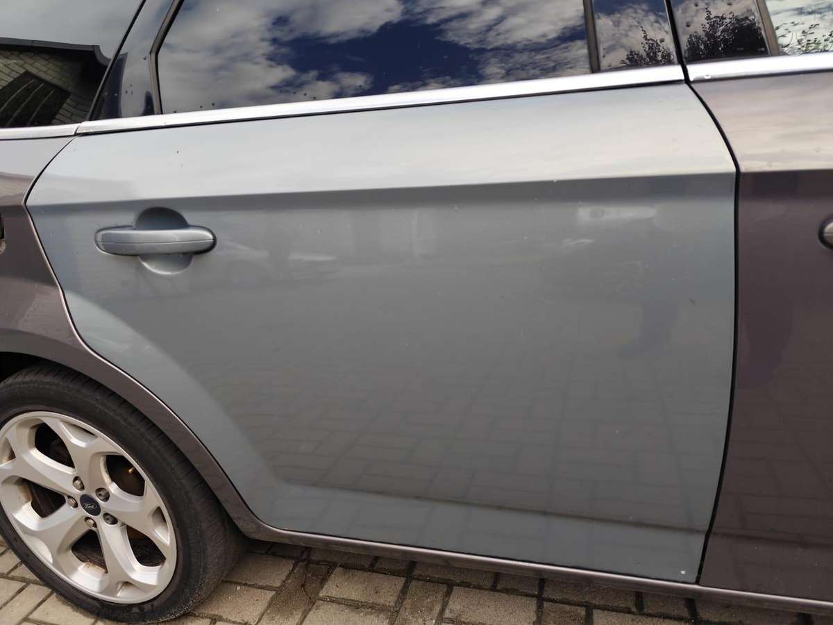 Ford Mondeo, Durys, двери
