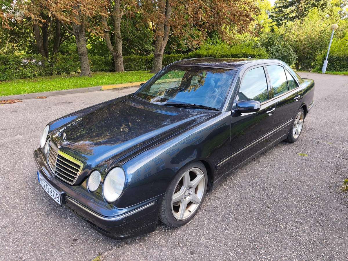 Mercedes-Benz E320, 3.2 l., Седан
