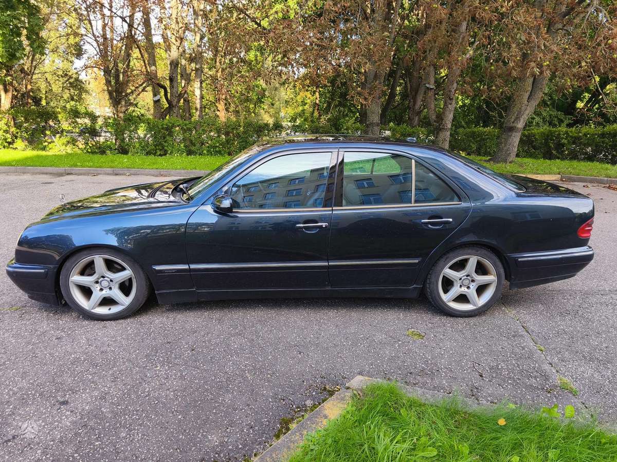 Mercedes-Benz E320, 3.2 l., Седан