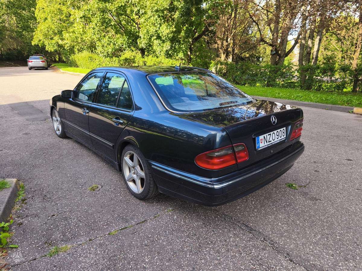 Mercedes-Benz E320, 3.2 l., Седан