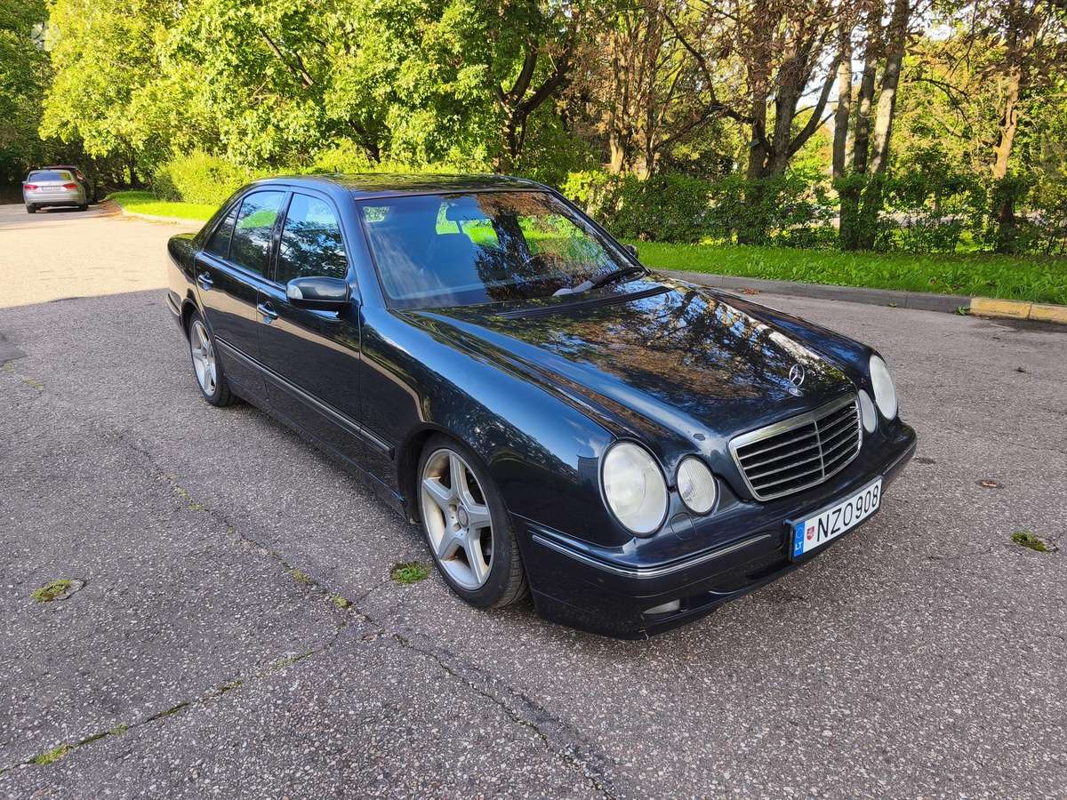 Mercedes-Benz E320, 3.2 l., Седан