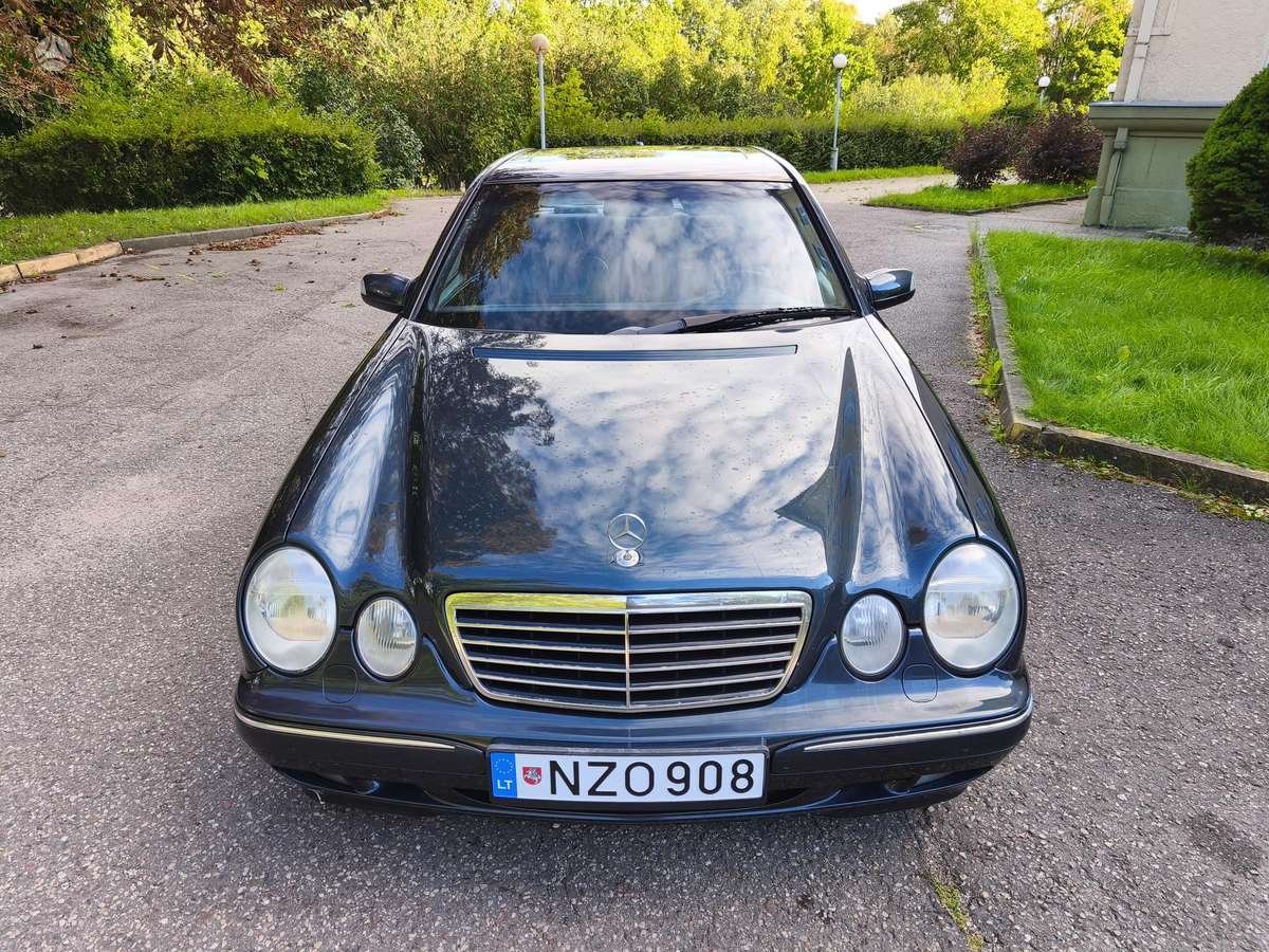 Mercedes-Benz E320, 3.2 l., Седан