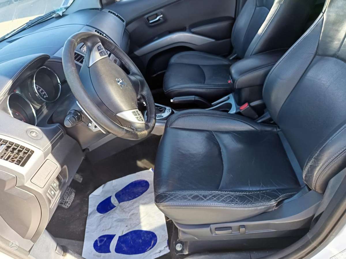 Peugeot 4007 - 8