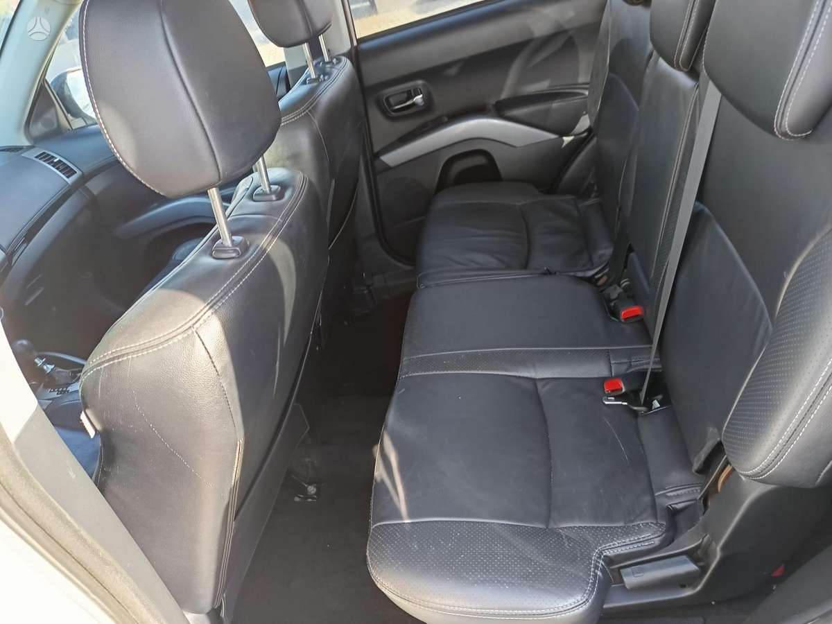 Peugeot 4007 - 9