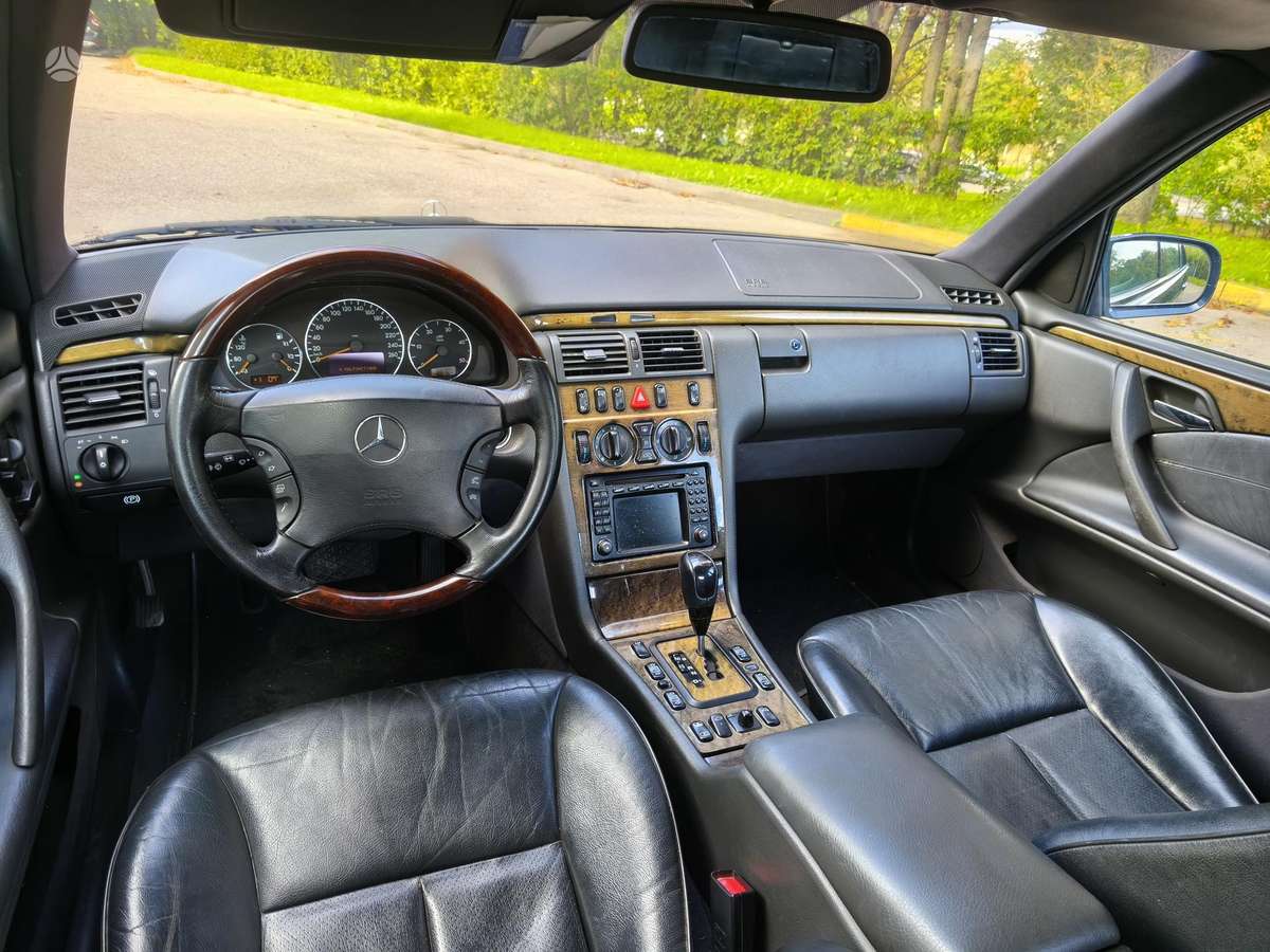 Mercedes-Benz E320, 3.2 l., Седан