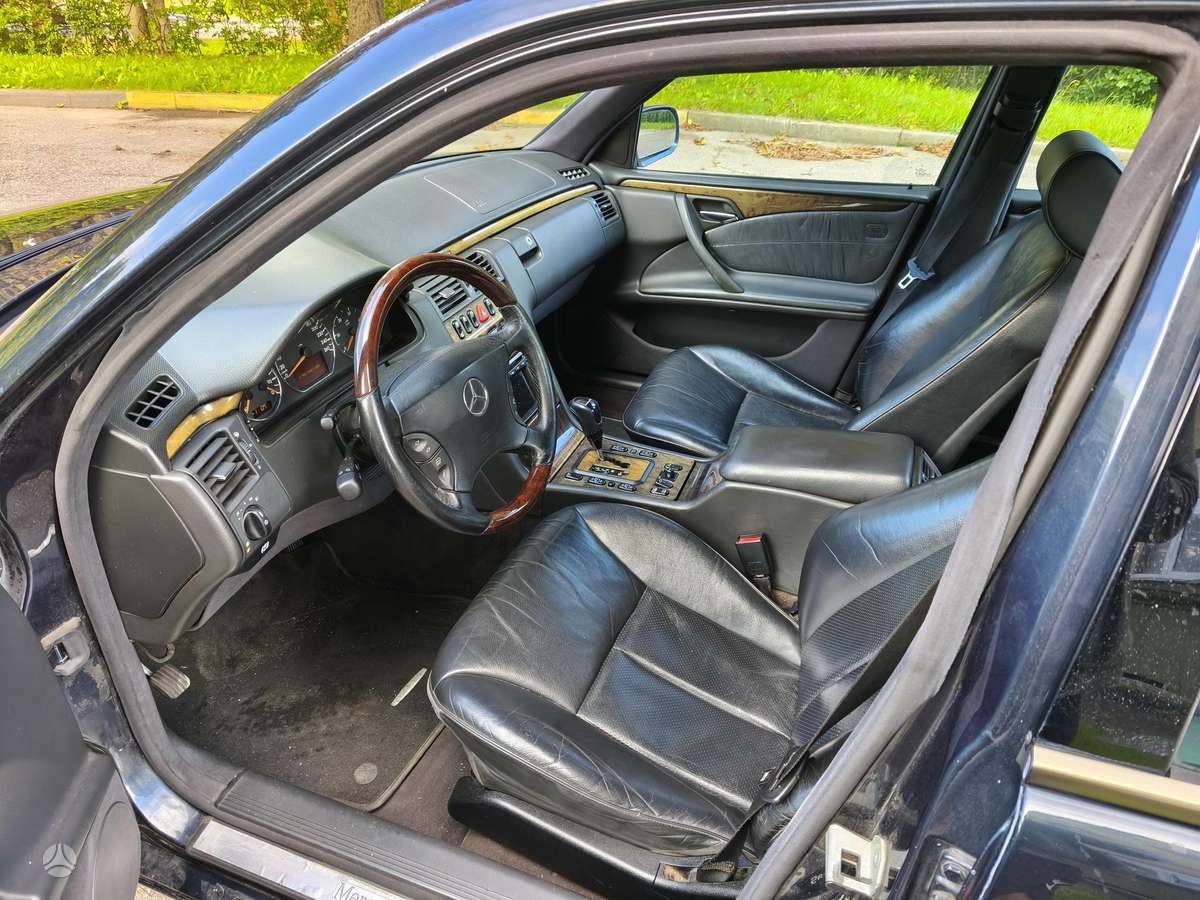 Mercedes-Benz E320, 3.2 l., Седан