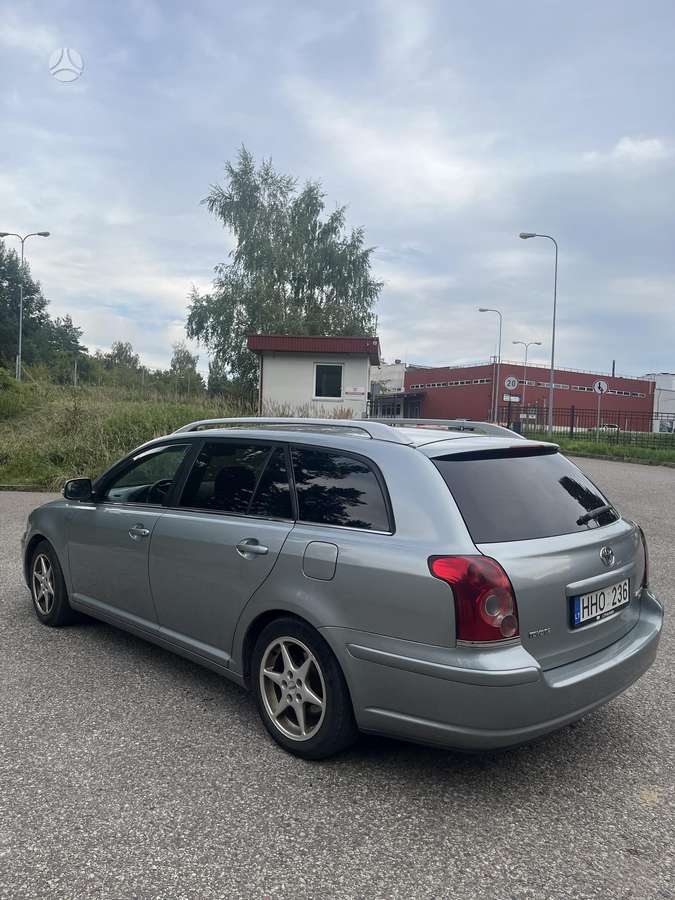 Toyota Avensis - 5