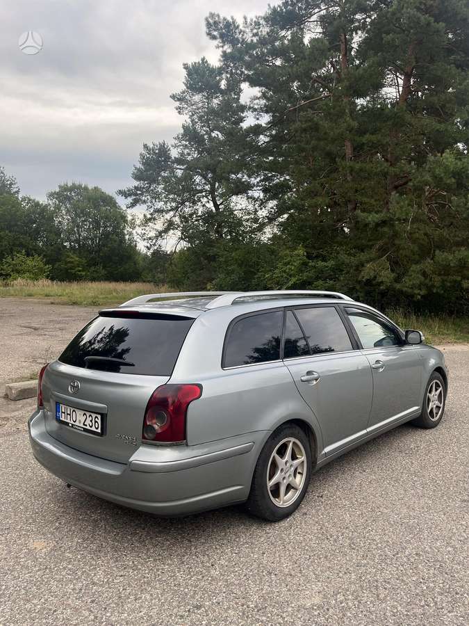 Toyota Avensis - 8