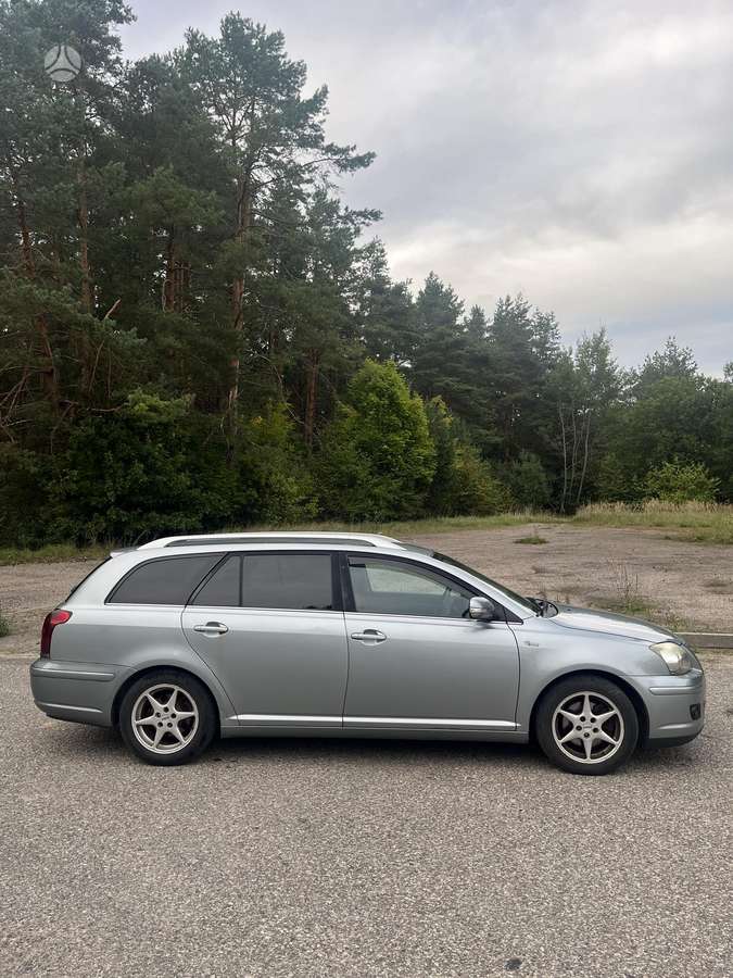 Toyota Avensis - 9