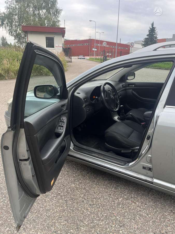 Toyota Avensis - 10