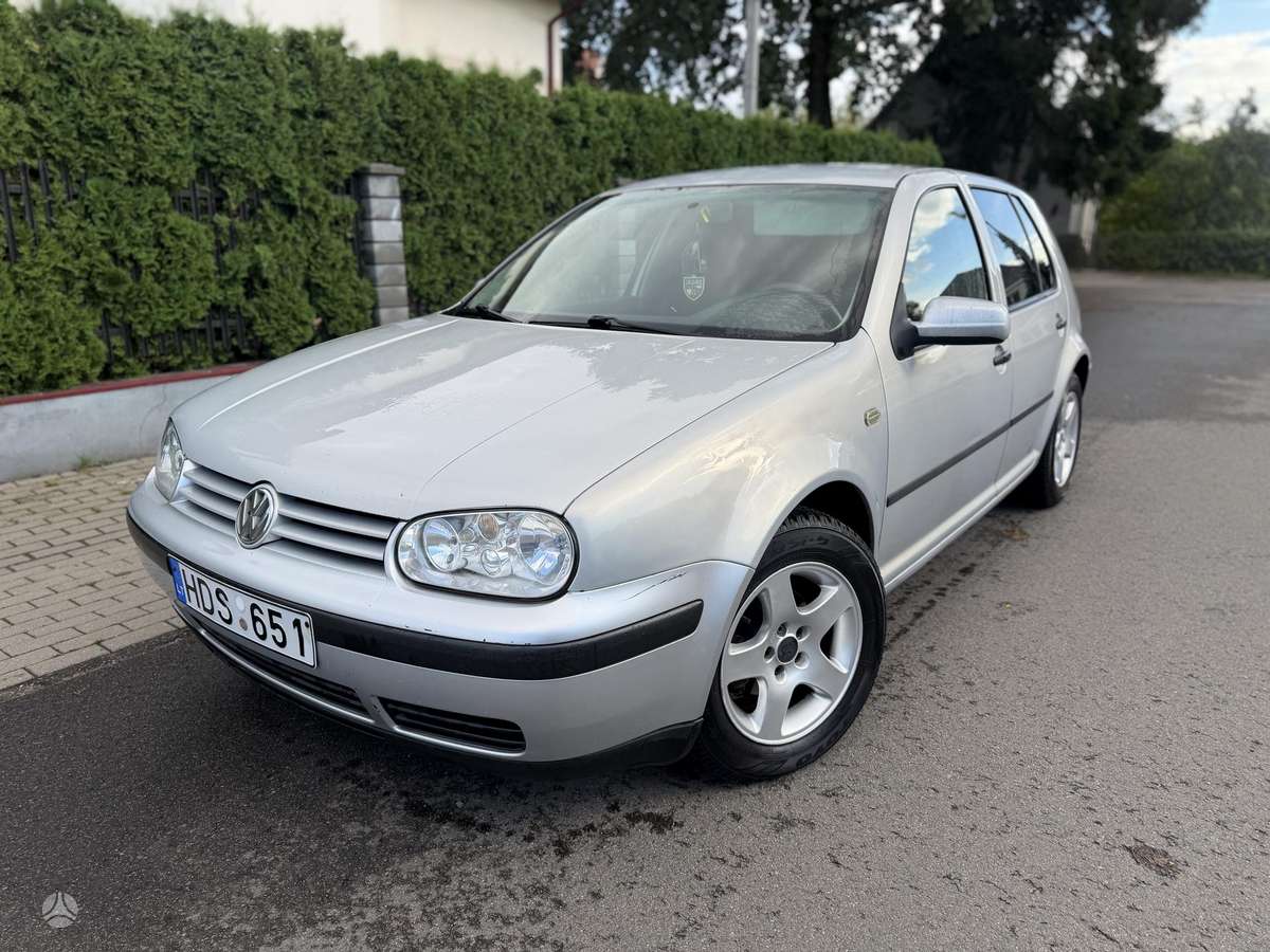 Volkswagen Golf - 1