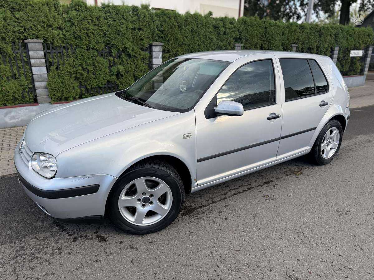 Volkswagen Golf - 2
