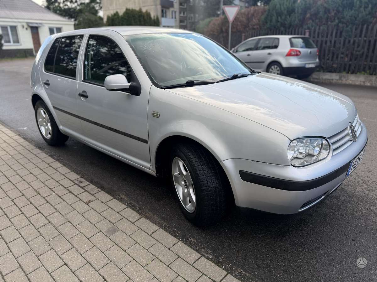 Volkswagen Golf - 4