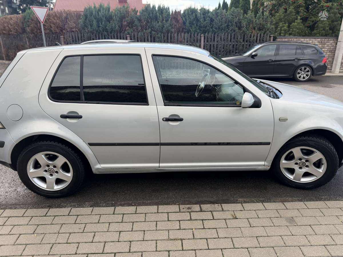Volkswagen Golf - 5