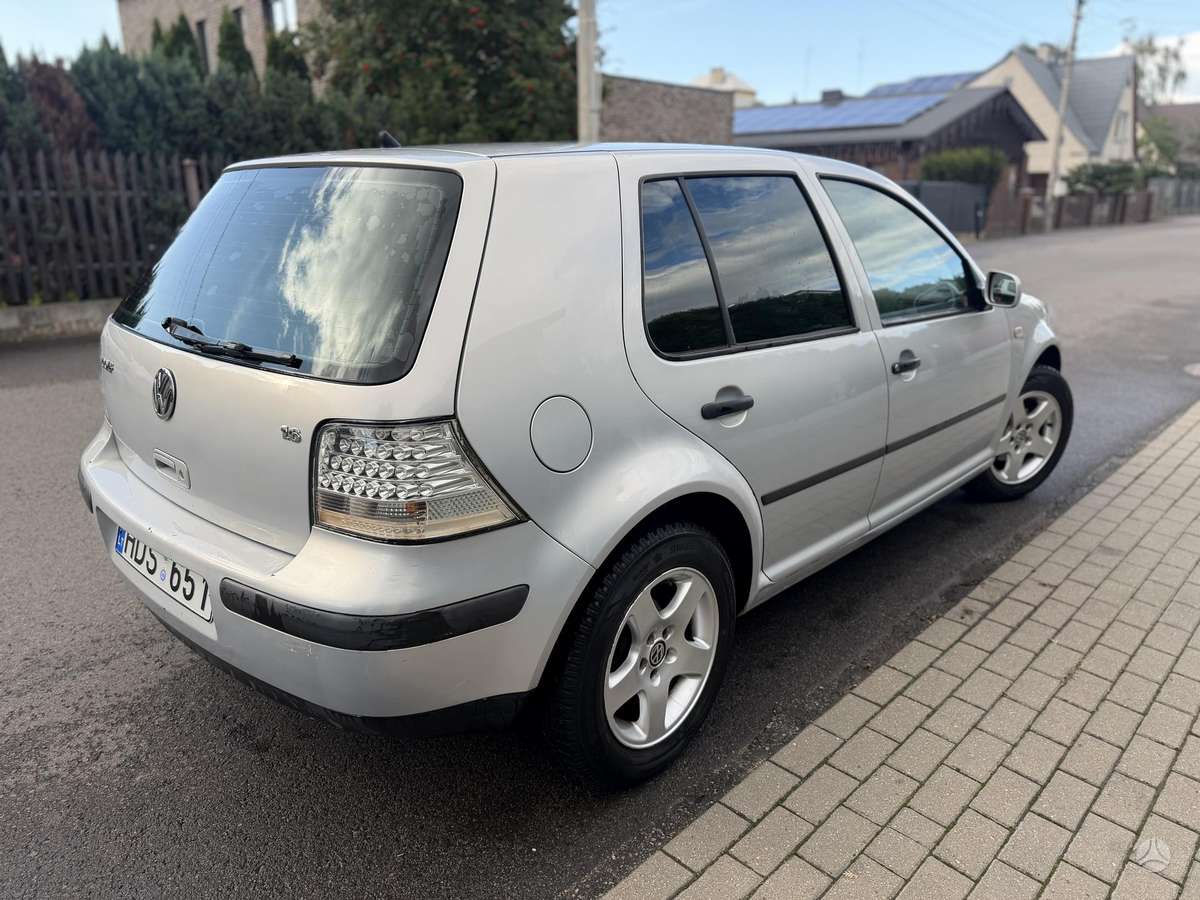 Volkswagen Golf - 6
