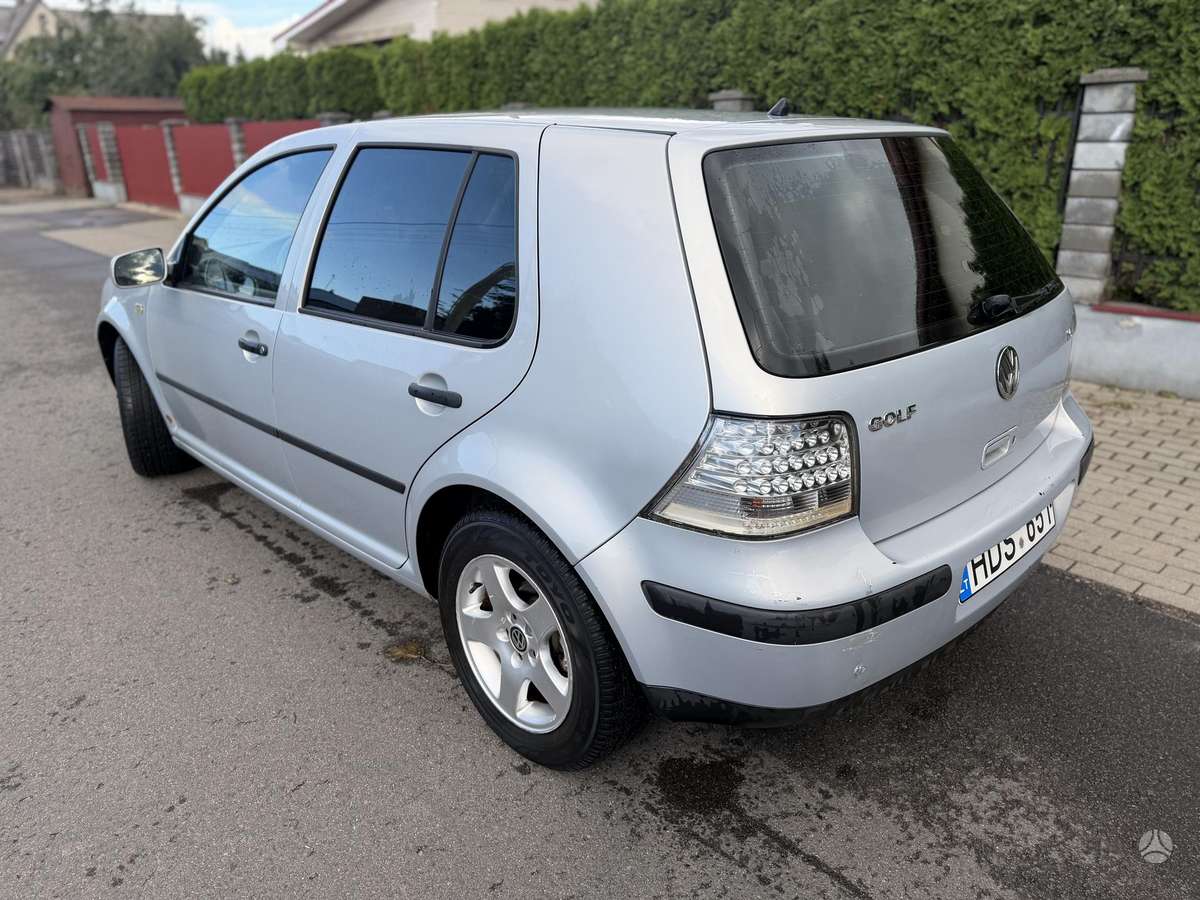 Volkswagen Golf - 8