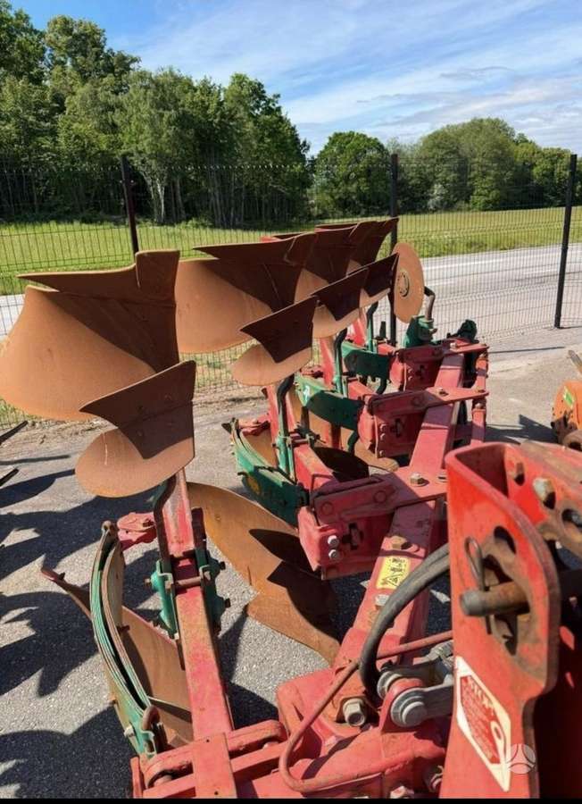 Kverneland ES80-160-8, ploughs