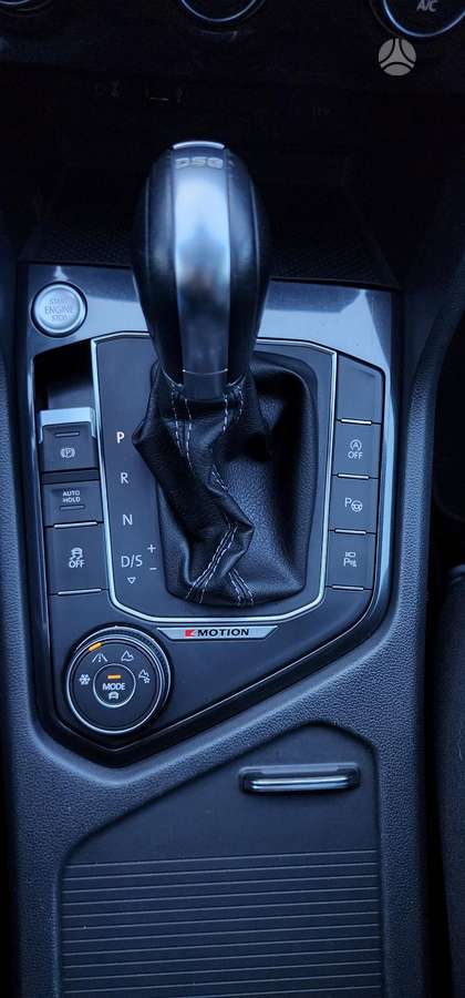 Volkswagen Tiguan - 12