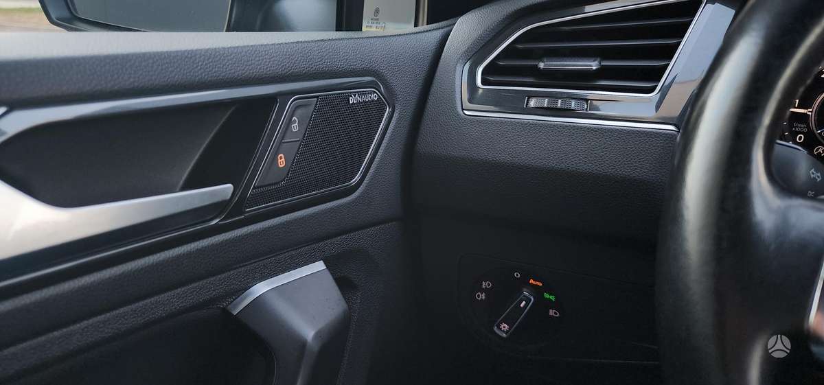 Volkswagen Tiguan - 11