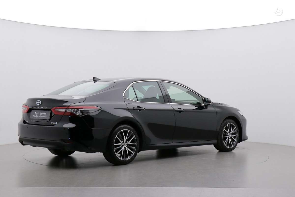 Toyota Camry - 3