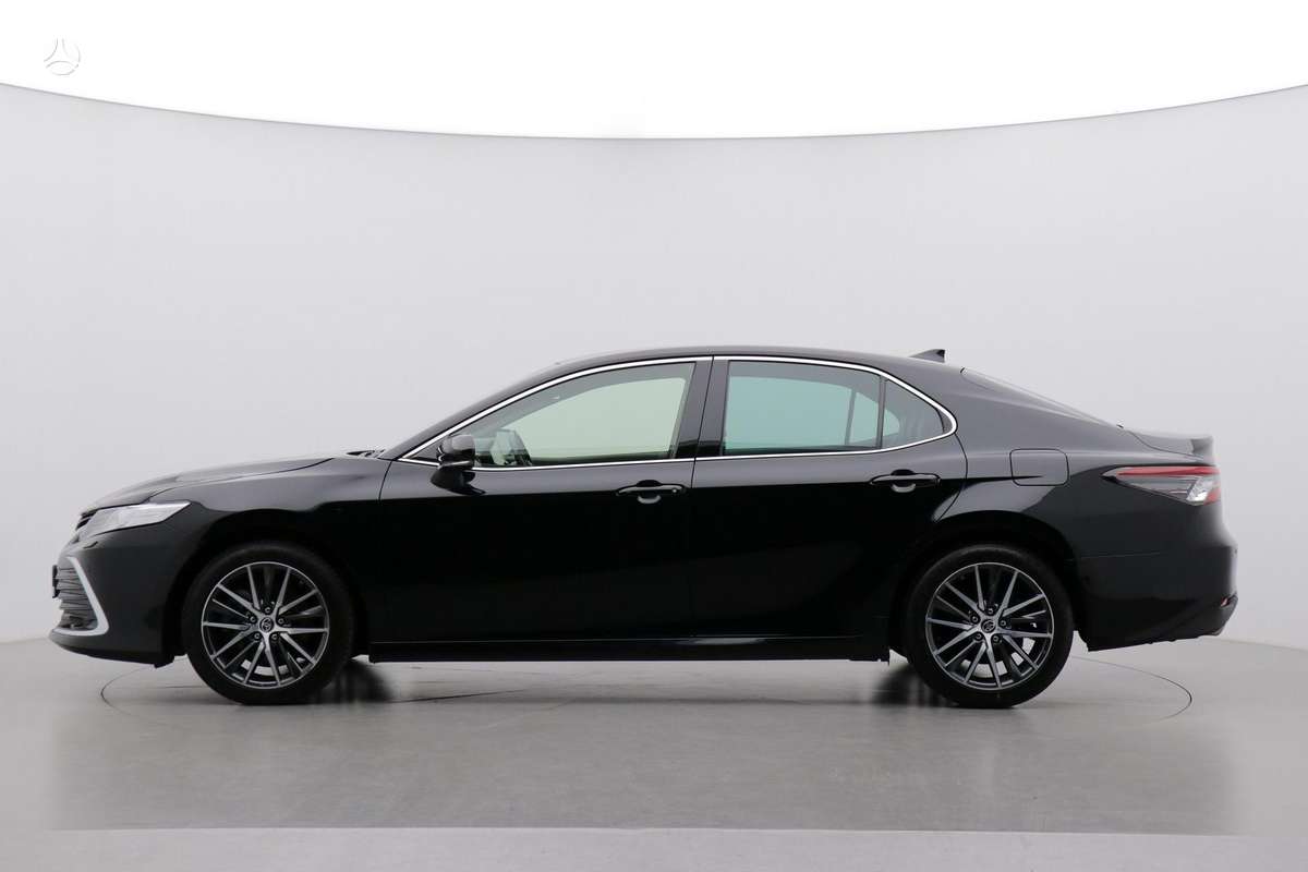 Toyota Camry - 4