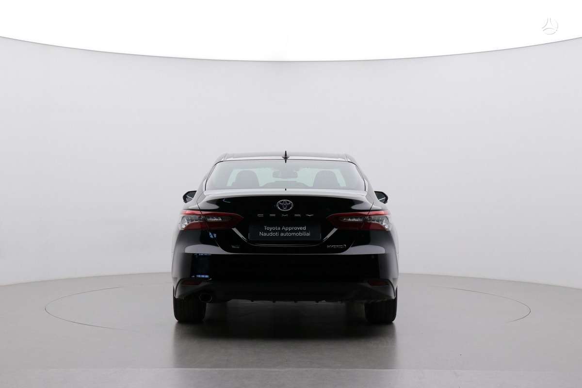 Toyota Camry - 5