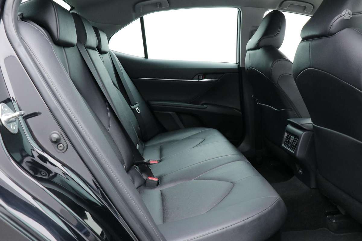 Toyota Camry - 10
