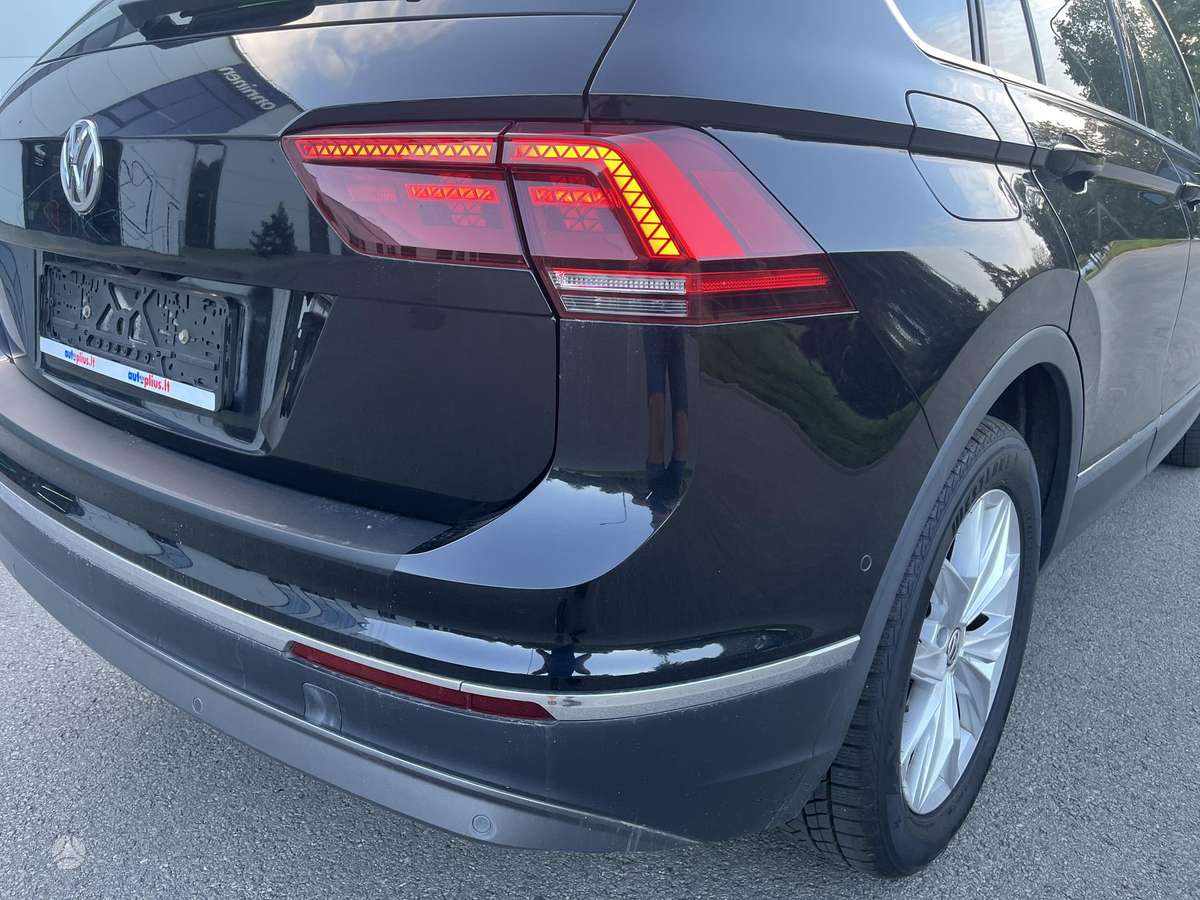 Volkswagen Tiguan - 10