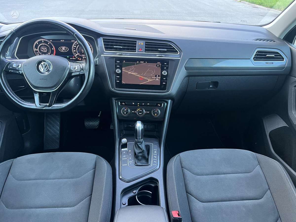 Volkswagen Tiguan - 12