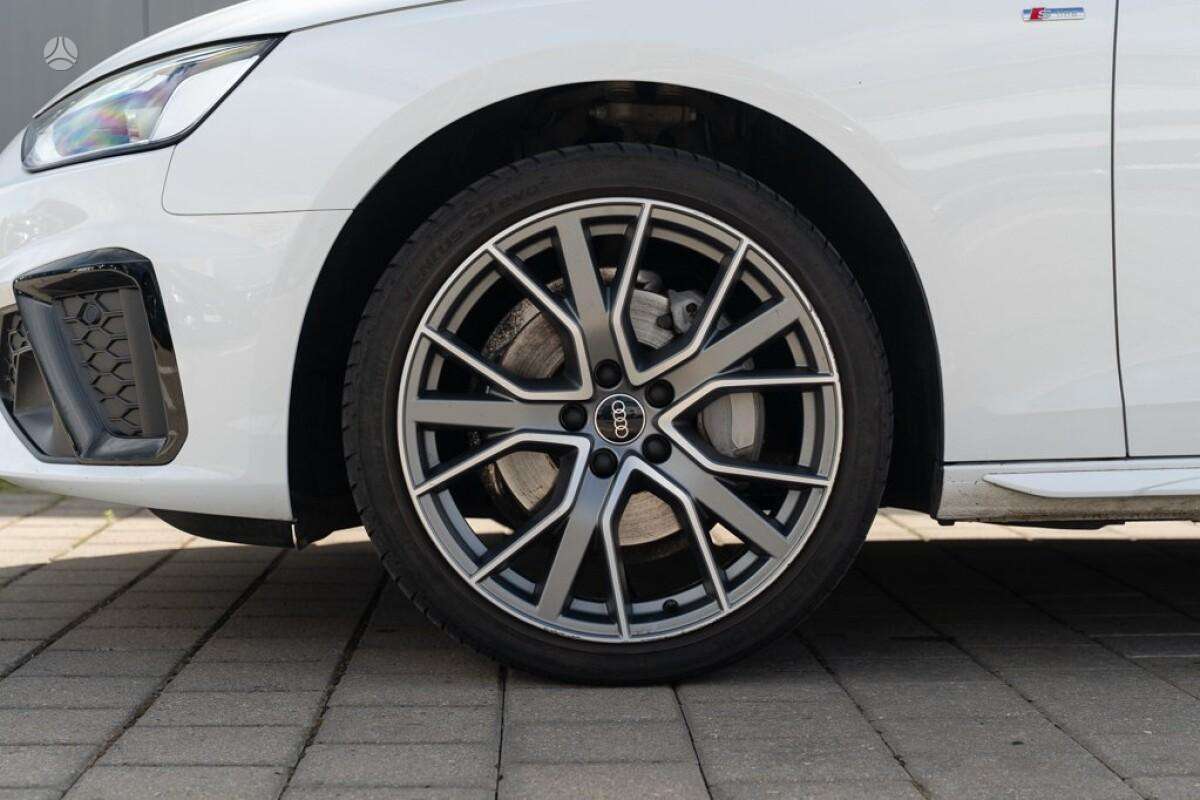 Audi A4, 2.0 l., Седан