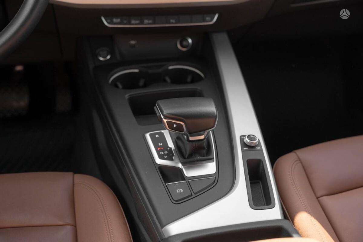 Audi A4, 2.0 l., Седан