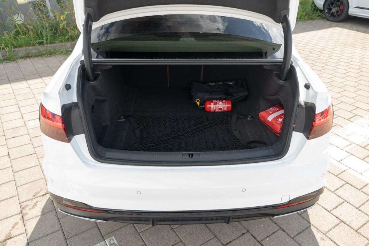 Audi A4, 2.0 l., Седан
