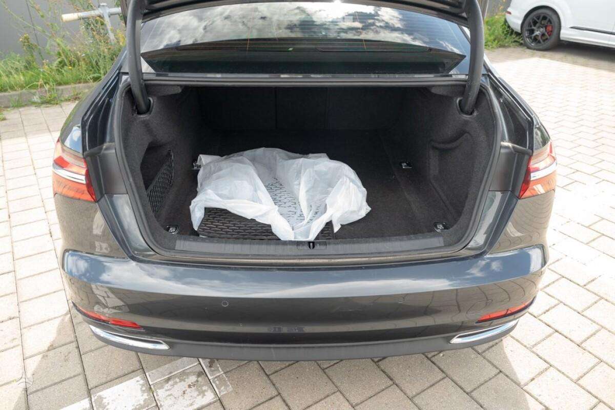 Audi A6, 2.0 l., Седан