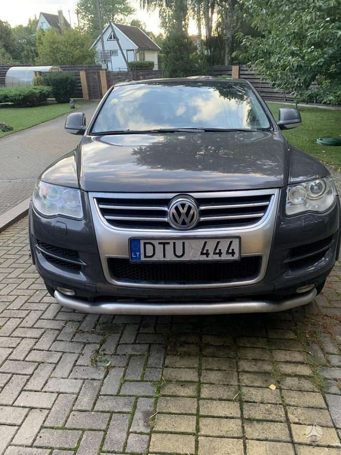 Volkswagen Touareg - 1