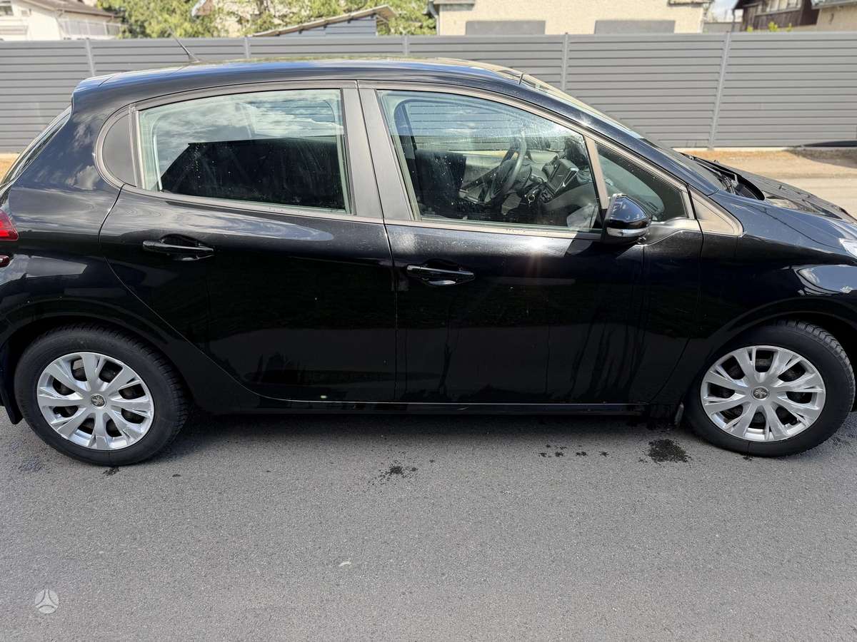 Peugeot 208 - 5