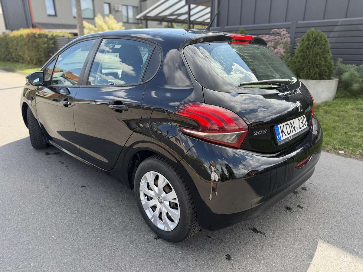 Peugeot 208 - 8
