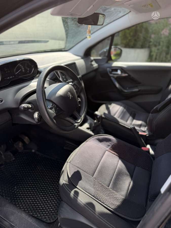Peugeot 208 - 11