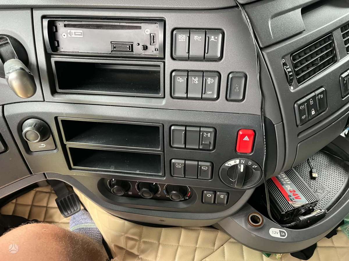DAF XF460FT, 2 miegamosios vietos