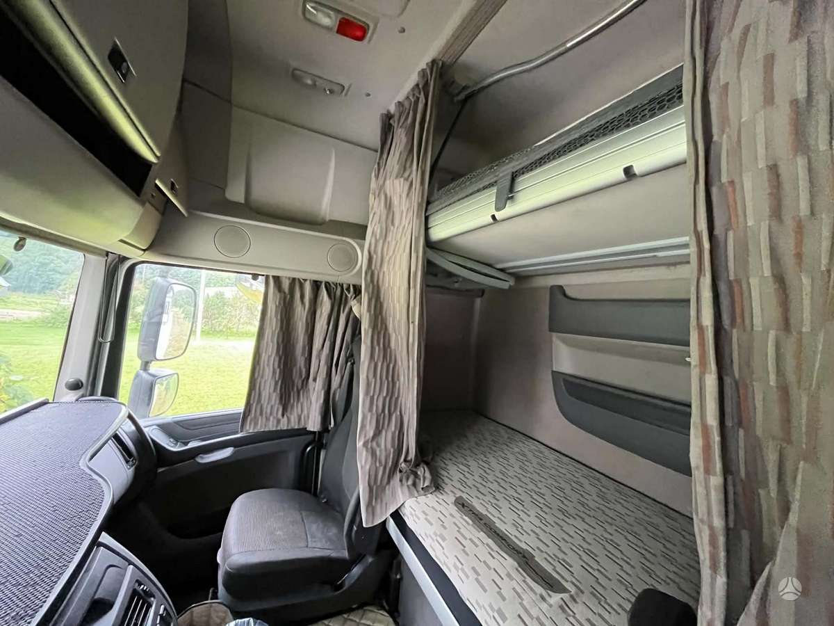 DAF XF460FT, 2 miegamosios vietos