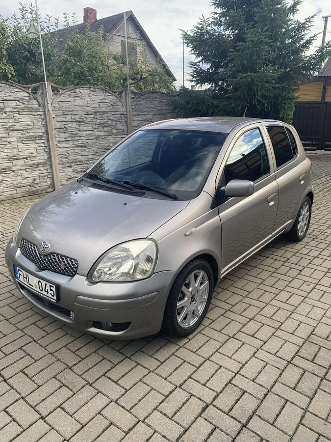 Toyota Yaris - 1
