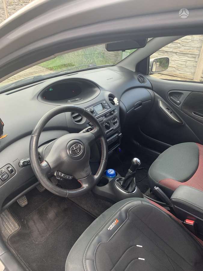 Toyota Yaris - 10