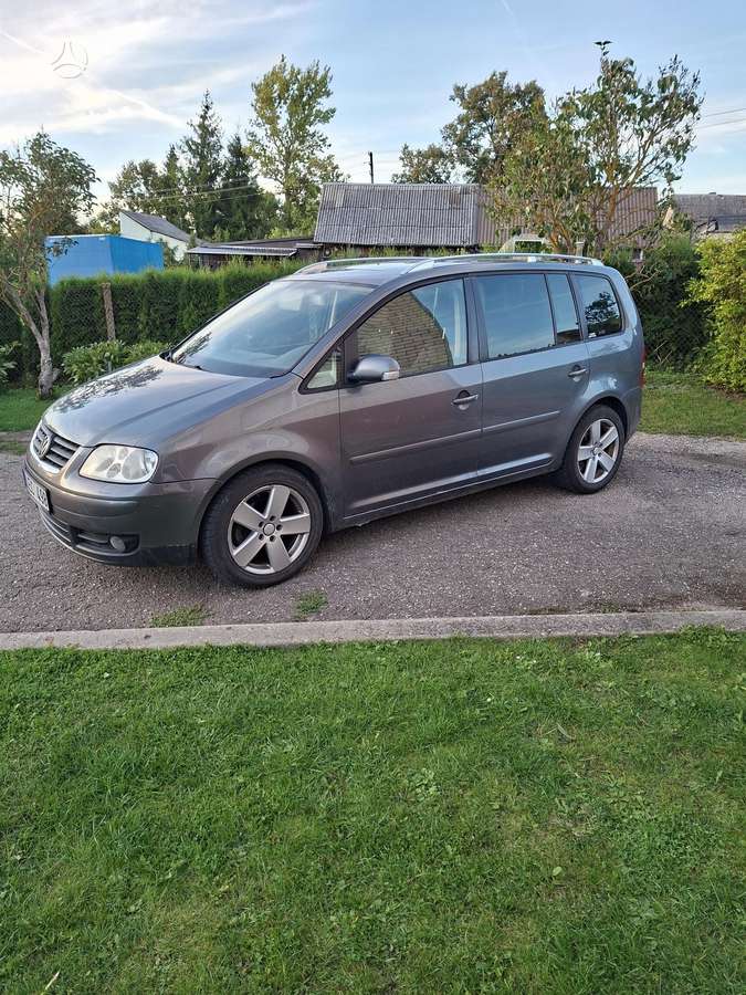 Volkswagen Touran - 1