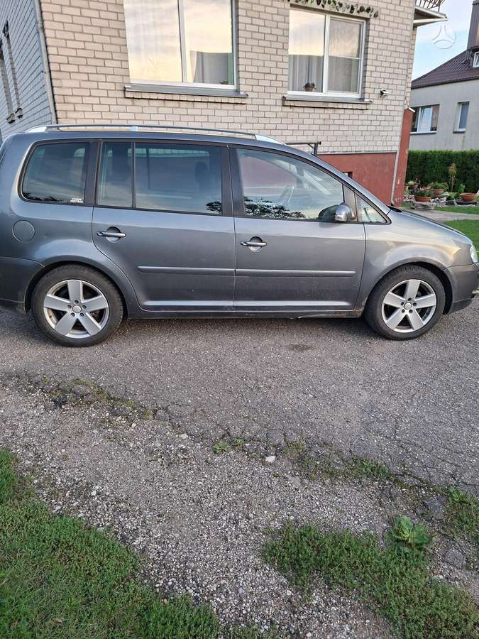 Volkswagen Touran - 4