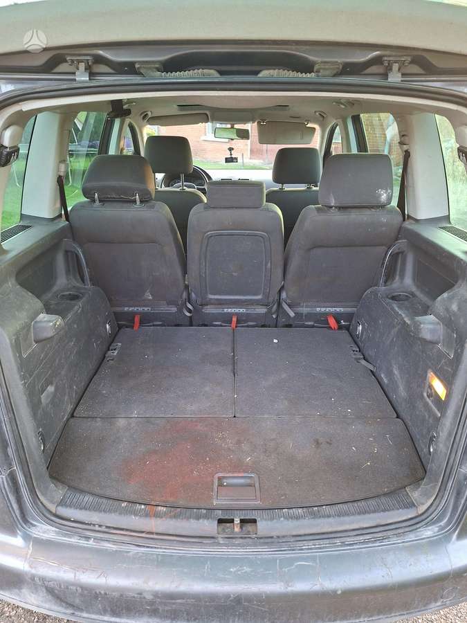 Volkswagen Touran - 8