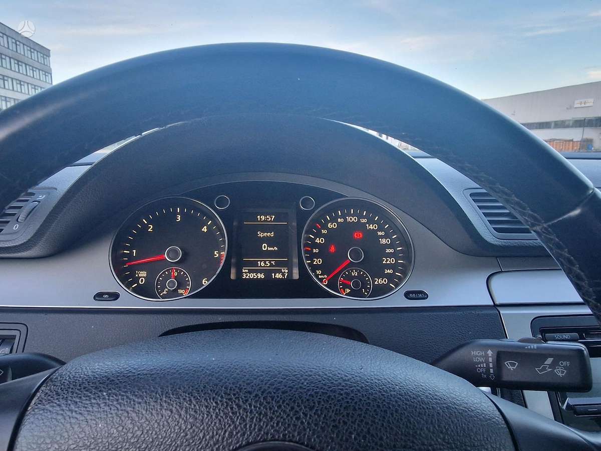 Volkswagen Passat - 10