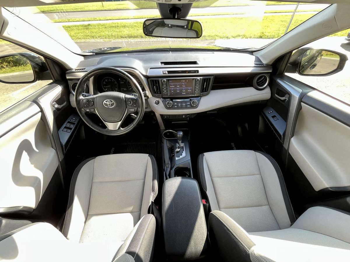 Toyota RAV4 - 8
