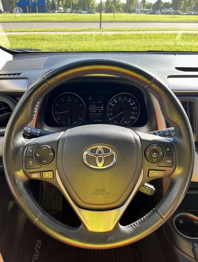 Toyota RAV4 - 10